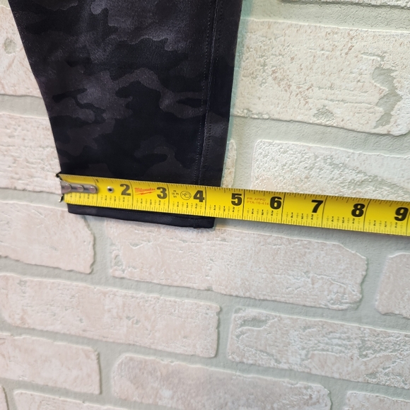 SPANX Womens Black Faux Leather Camouflage Print Shapewear Leggings Size L   EUC - Picture 12 of 15